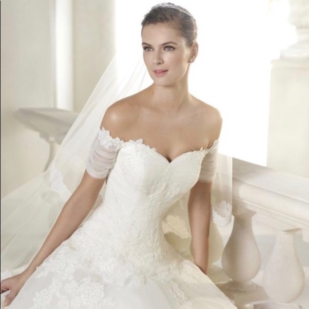Wedding gown PRONOVIAS wedding dress